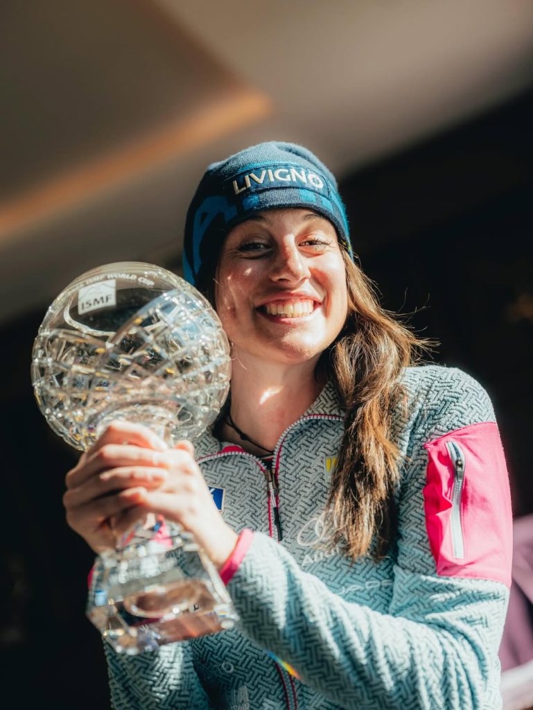 Giulia Murada con la Coppa del Mondo.Foto Instagram Giulia Murada