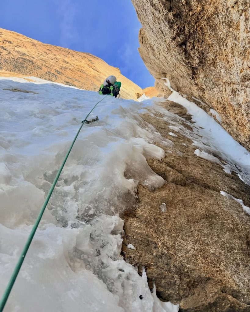 Durante la salita. Foto Instagram Alan Rousseau