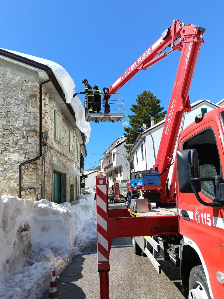 Interventi dei VVF -  Foto FB Candido Paglione