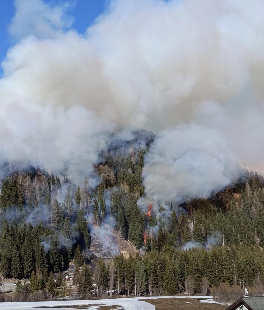 Incendio boschivo a Santa Caterina - Foto Luca Bellotti - Gruppo FB "La Valfurva nostra... dite la vostra !!!"
