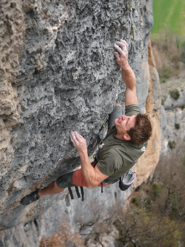 Sébastien Bouin durante la salita. Foto Instagram Sébastien Bouin
