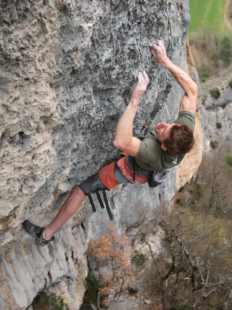 Sébastien Bouin durante la salita. Foto Instagram Sébastien Bouin