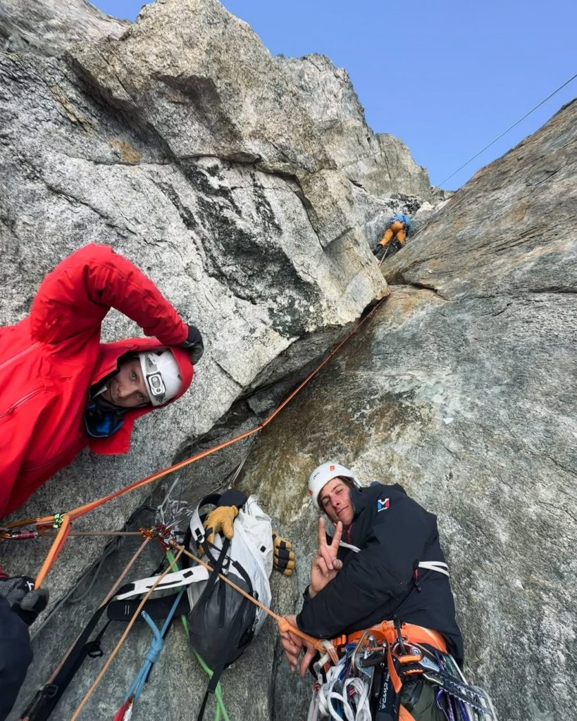 Durante la salita. Foto Instagram Arthur Poindefert