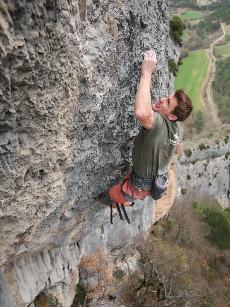 Sébastien Bouin durante la salita. Foto Instagram Sébastien Bouin