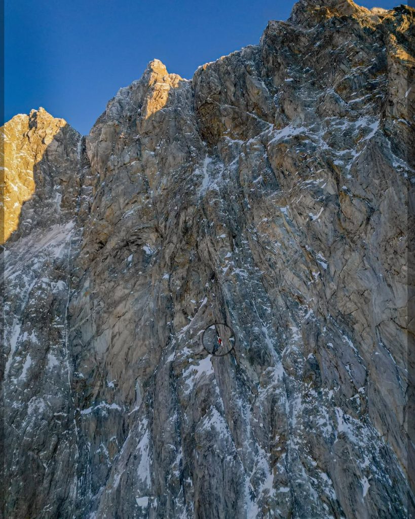 Durante la salita. Foto Instagram Arthur Poindefert