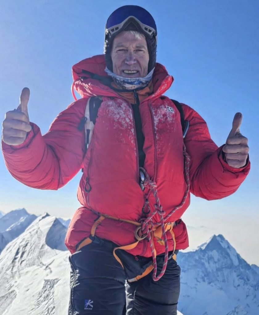 Valry Babanov in cima all'Annapurna. Foto Instagram Seven Summit Treks