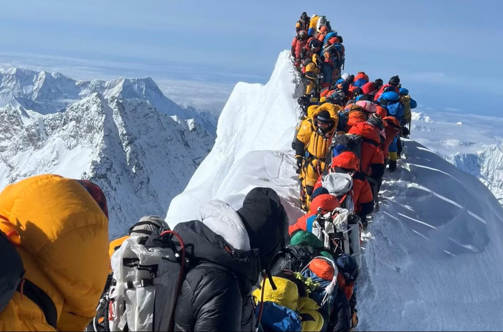 Si è rotto il legame tra guida e cliente, un patto di reciproca fiducia che sta alla base della professione alpinistica.