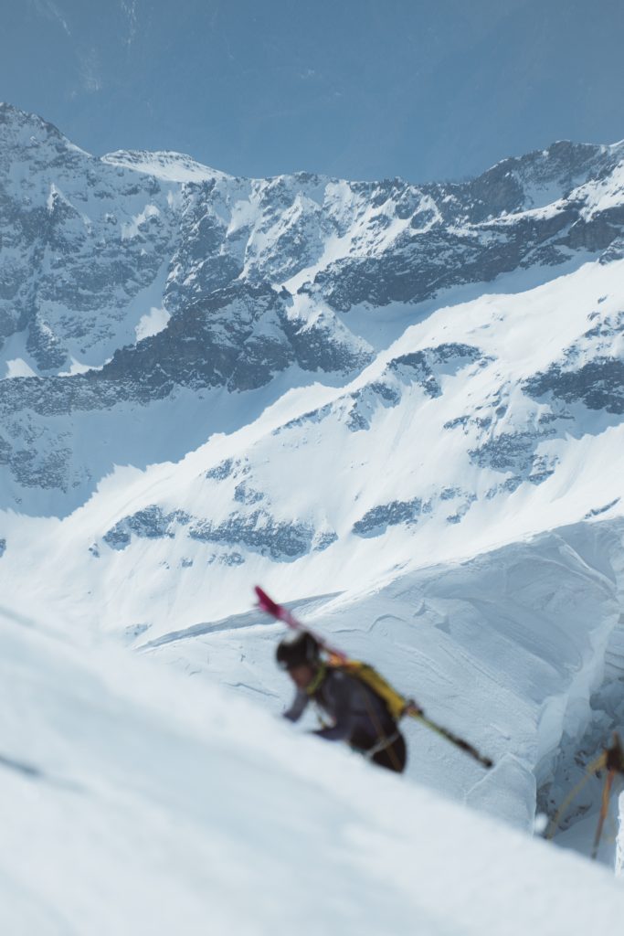 Jocelyn Verdenal in salita verso Capanna Margherita. Foto humbl cycles/Lukas Dubach