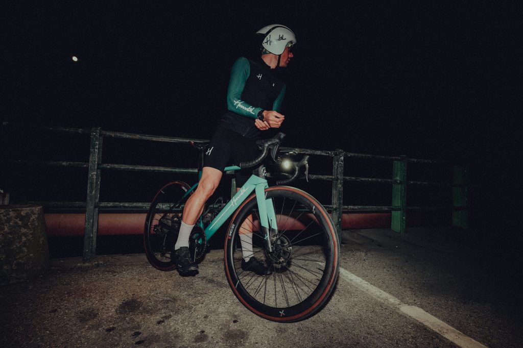 Jocelyn Verdenal nel tratto in bici. Foto humbl cycles/Lukas Dubach