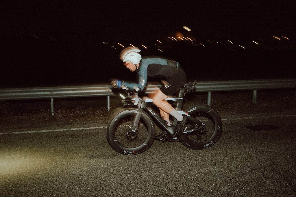 Jocelyn Verdenal nel tratto in bici. Foto humbl cycles/Lukas Dubach