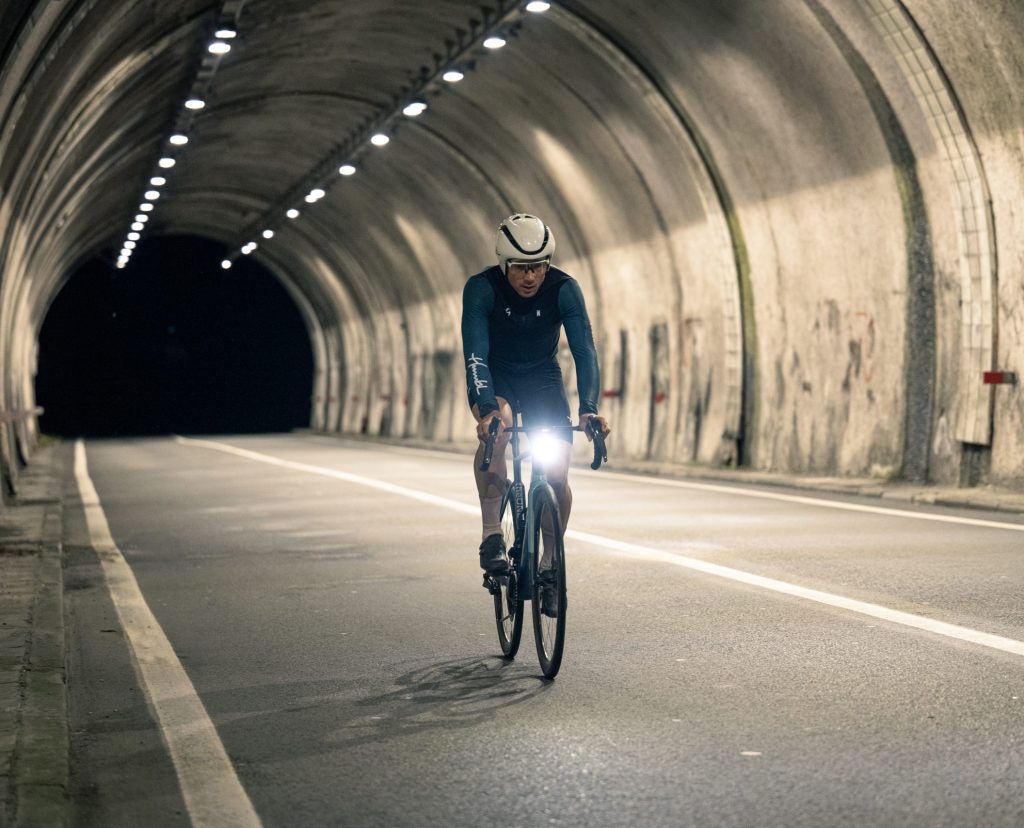 Jocelyn Verdenal nel tratto in bici. Foto humbl cycles/Lukas Dubach