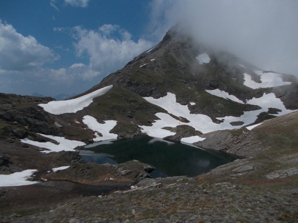 Lago al Colle del Beth. Foto Wikimedia Commons