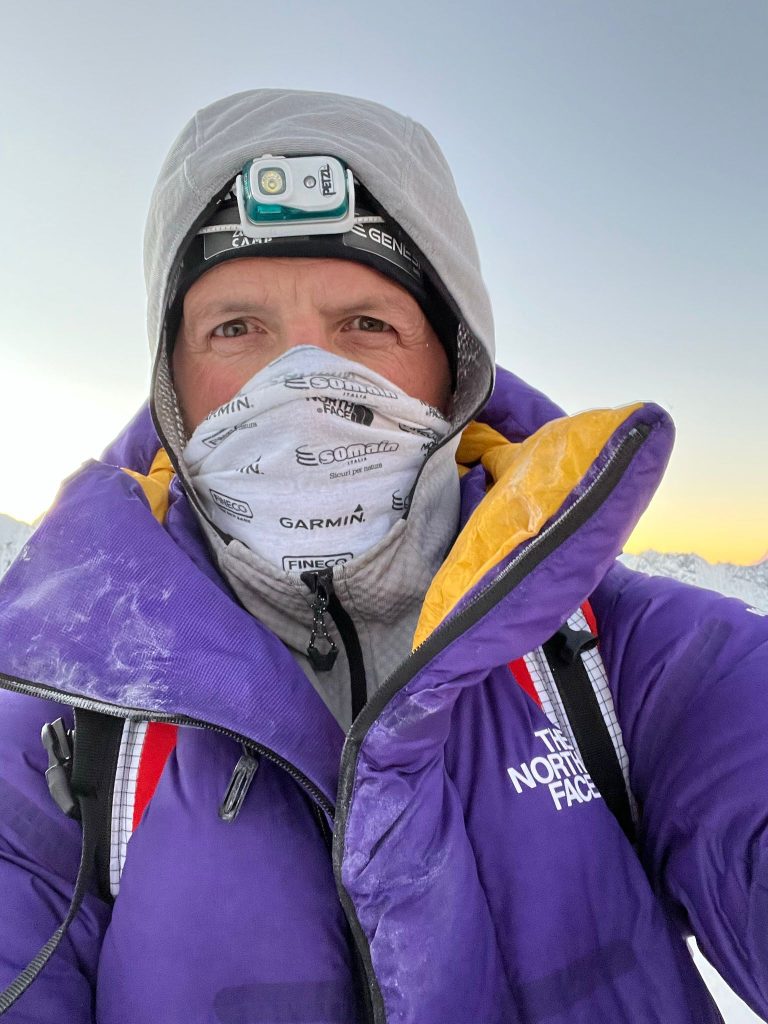 Simone Moro in spedizione. Foto archivio Simone Moro