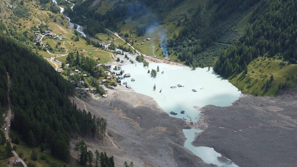 Blatten dopo il crollo - Foto Beat Ruest - Wikimedia Commons, CC BY 4.0