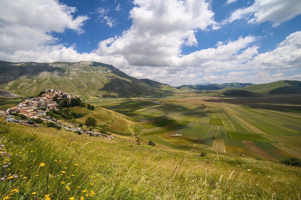 Castelluccio prima del sisma - Foto Edoardo Ridolfi - Wikimedia Commons, CC BY-SA 4.0