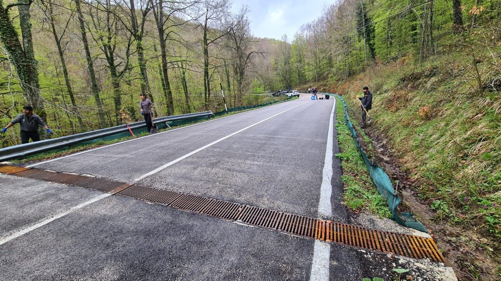 Una strada per le salamandre - Foto Marco Carafa/Parco Nazionale della Maiella