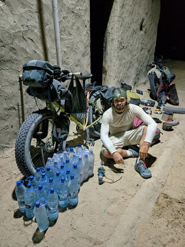 Durante la traversata del deserto del Sahara. Foto Lorenzo Barone