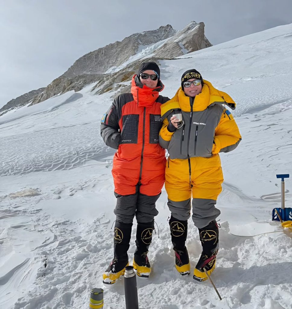 La coppia ucraina in vetta. Foto Instagram 14 Peaks Expedition