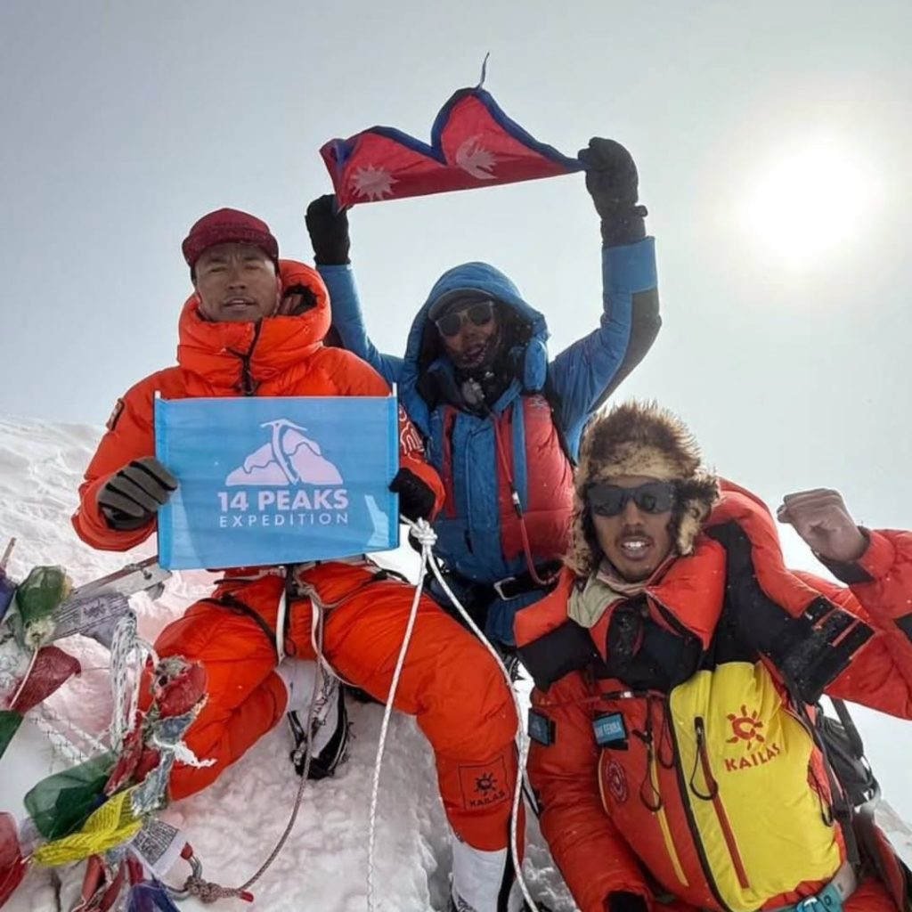 Ultimi arrivi in vetta al Makalu. Foto 14 Peaks Expedition