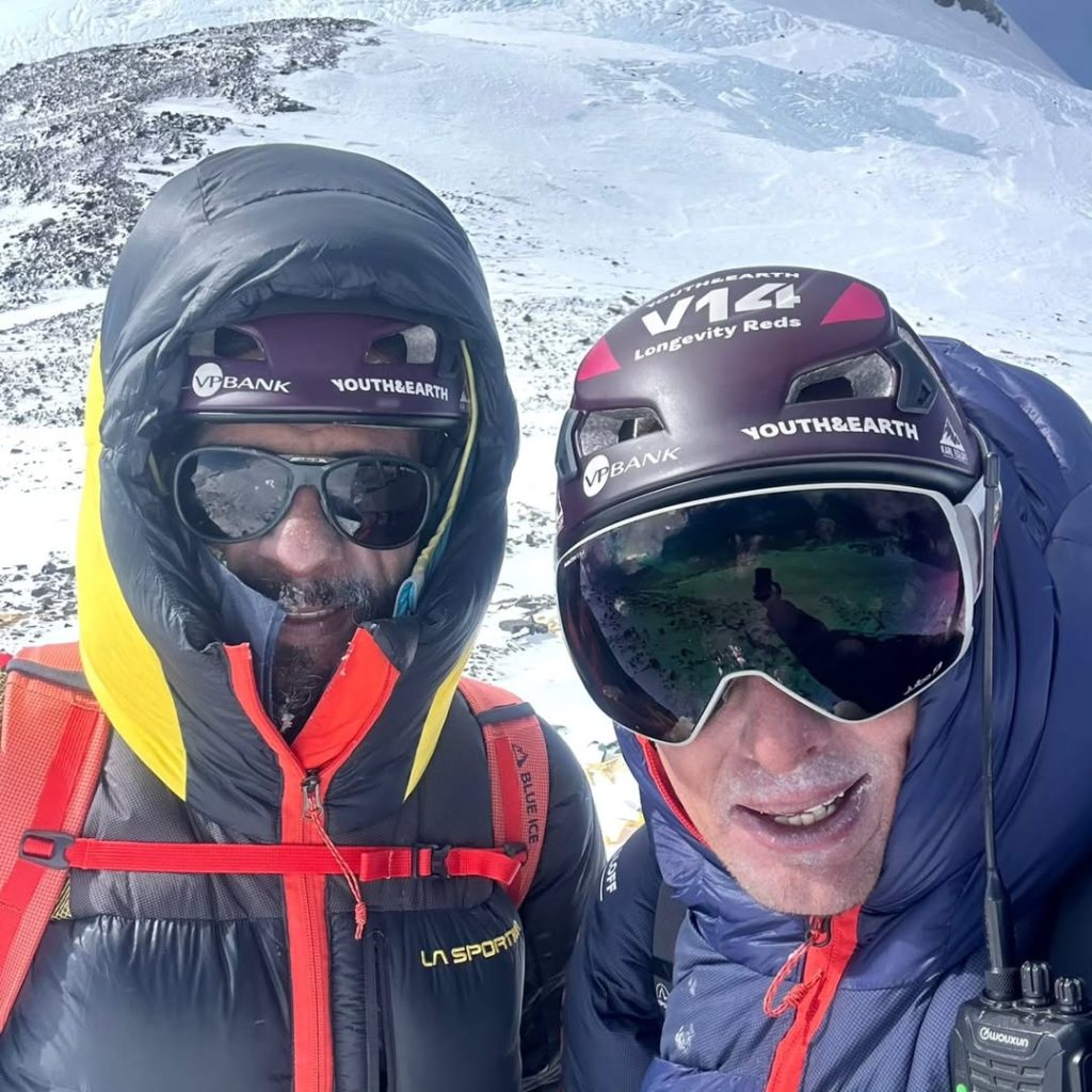 Nicolás Miranda e Karl Egloff in salita sull'Everest