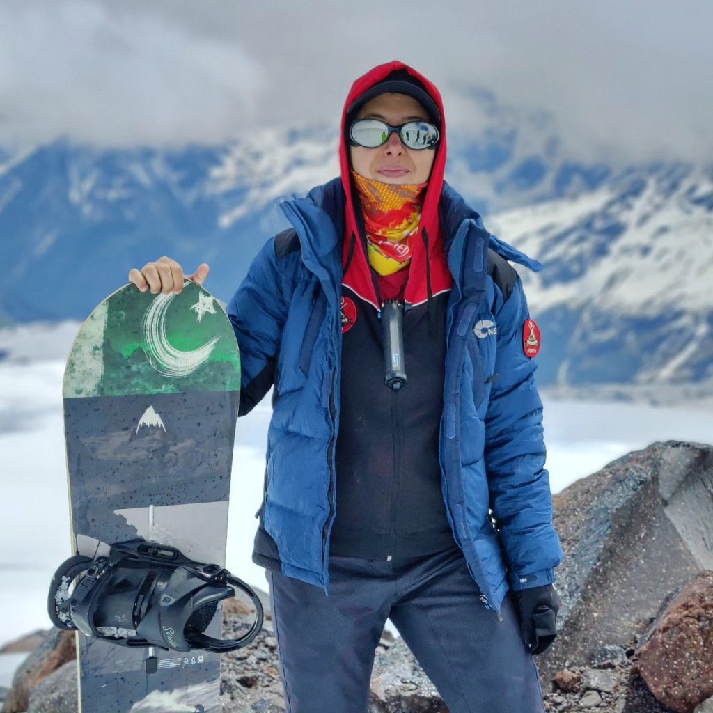 Elbrus snowboarding