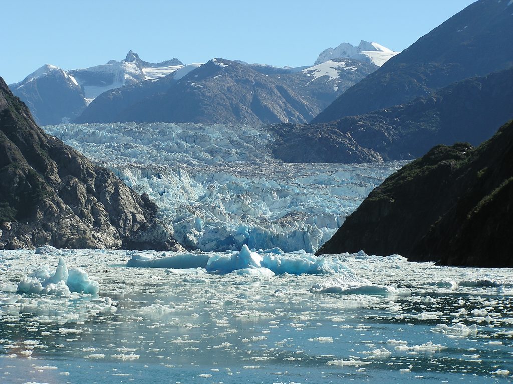 Tracy Arm Fjord - Foto  Gillfoto - Wikimedia Commons, CC BY-SA 4.0