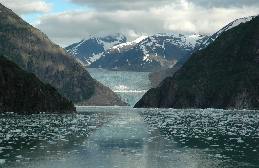 Tracy Arm Fjord - Foto Peter Mulligan - Glacier approaches - Wikimedia Commons, CC BY 2.0