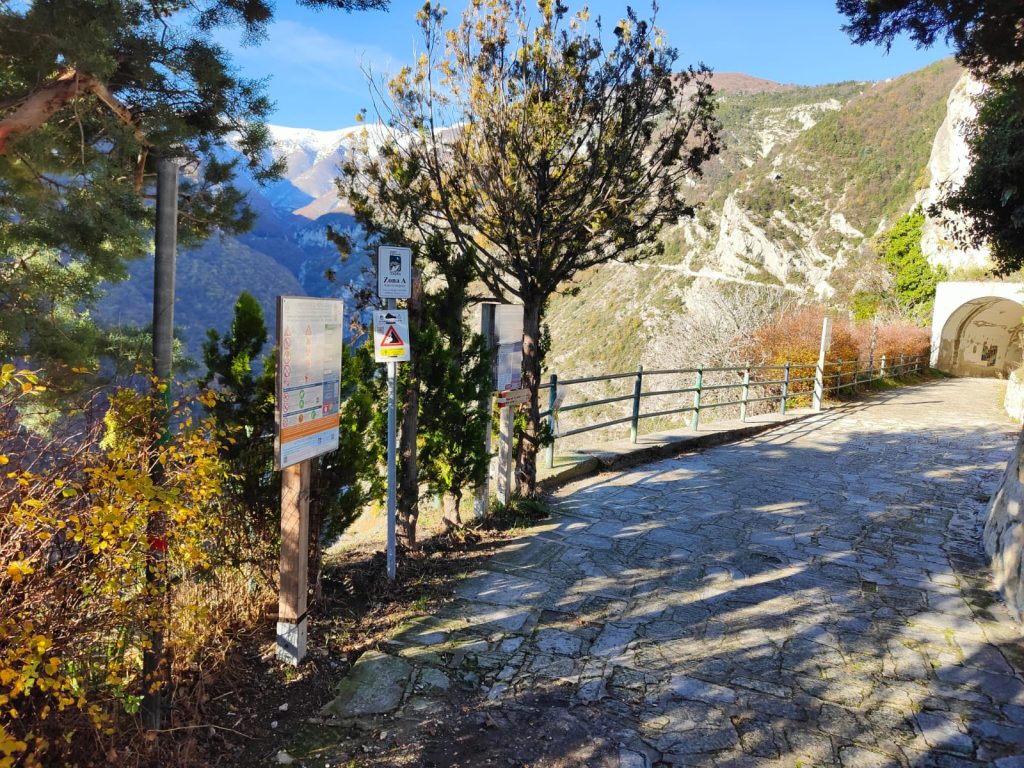 Segnaletica in loc. Balzolo di Pennapiedimonte (CH)