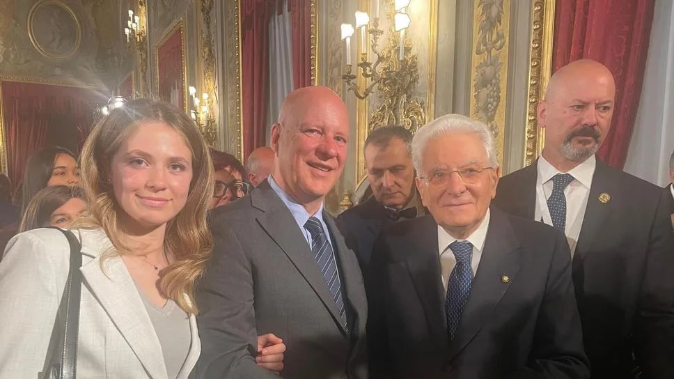 Viola e Marco Menichetti insime al Presidente della Repubblica Sergio Mattarella nel giorno della nomina ad Alfiere della Repubblica