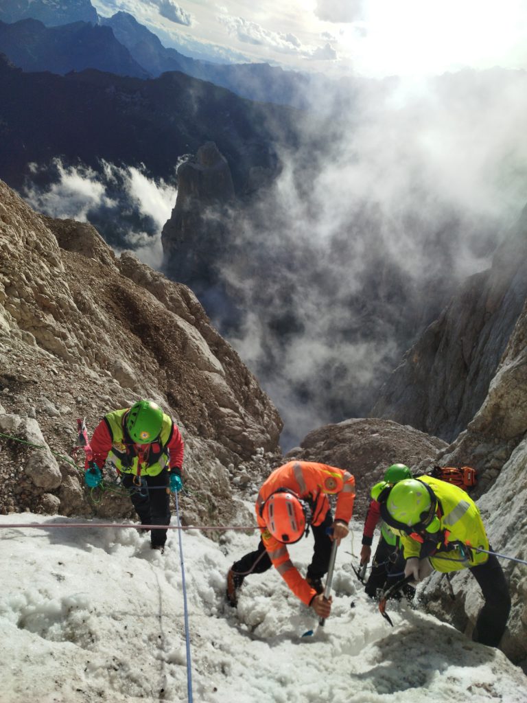Durante il recupero. Foto CNSAS Veneto