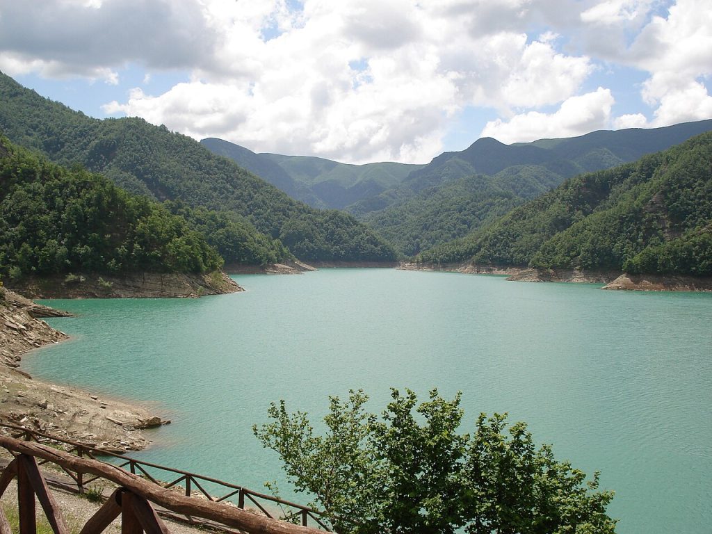 Lago di Ridracoli - Foto Opi1010 - Wikimedia Commons, CC BY-SA 4.0