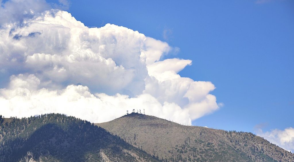 Cumulonembo - Foto Brady Smith; Coconino National Forest - Storm cloud above Mt. EldenUploaded by AlbertHerring - Wikimedia Commons, CC BY-SA 2.0
