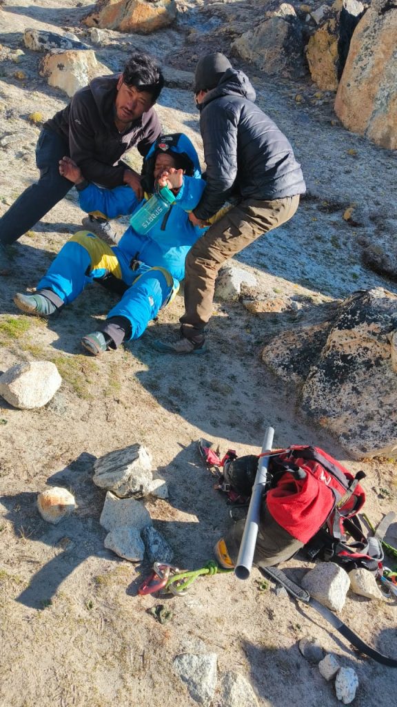 Dawa Sherpa con le squadre dell