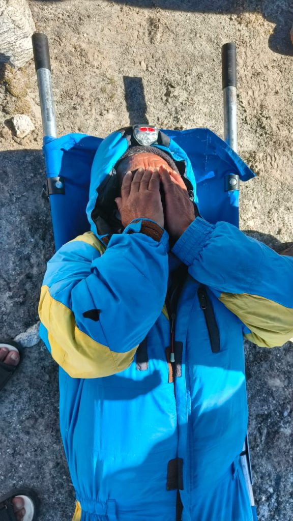Dawa Sherpa con le squadre dell