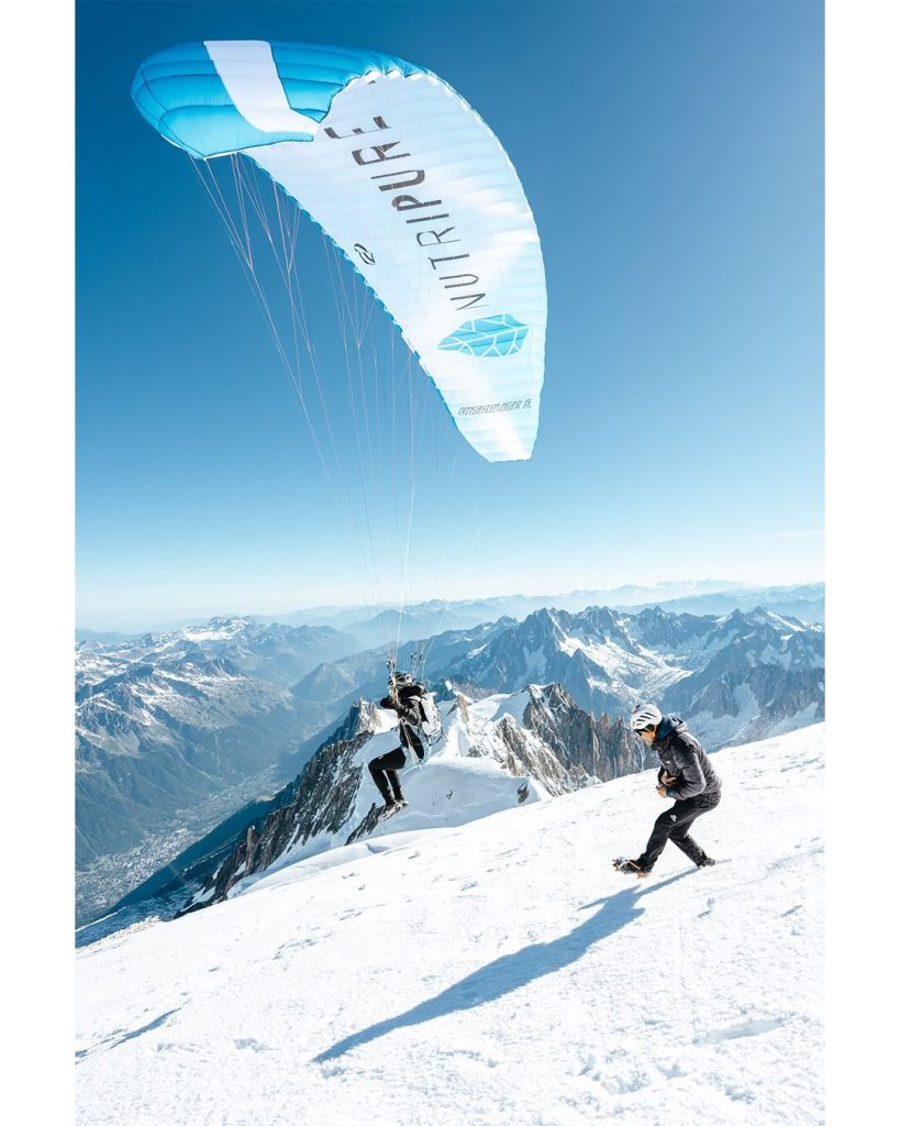 Decollo dalla vetta del Monte Bianco. Foto Instagram Iris Pessey