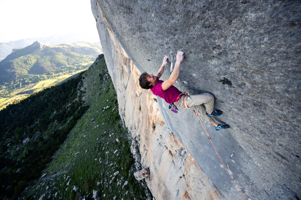Hugo Parmentier in scalata. Foto Jerome Tanon/Millet