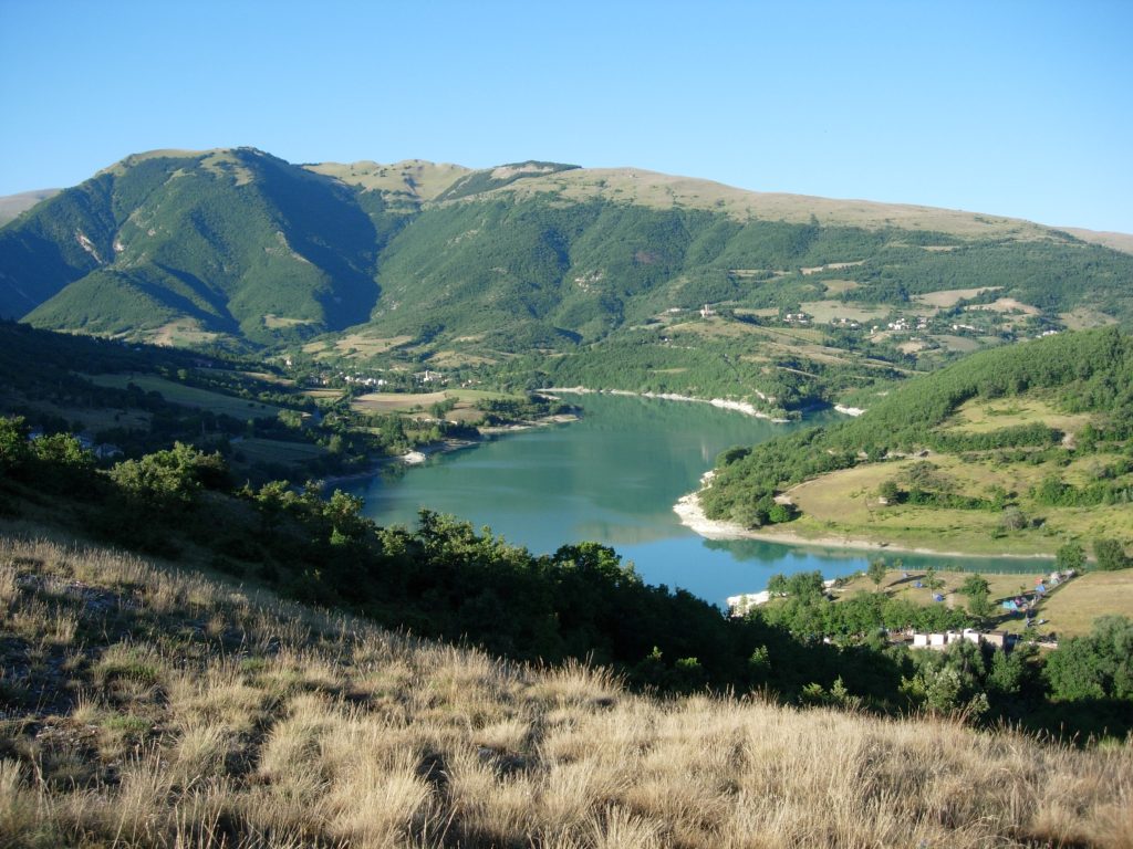 Lago di Fiastra - Foto No machine-readable author provided. Lorenzo.ferrucci~commonswiki assumed (based on copyright claims). - No machine-readable source provided. Own work assumed (based on copyright claims) - Wikimedia Commons, CC BY-SA 2.5