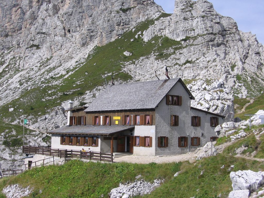 Rifugio Coldai - Foto Mauro742 - Wikimedia Commons CC BY-SA 3.0