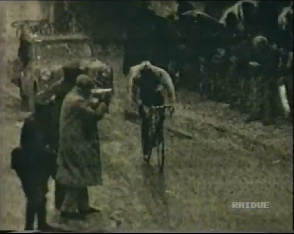 Un fotogramma della tappa Merano-Bondone del Giro 1956