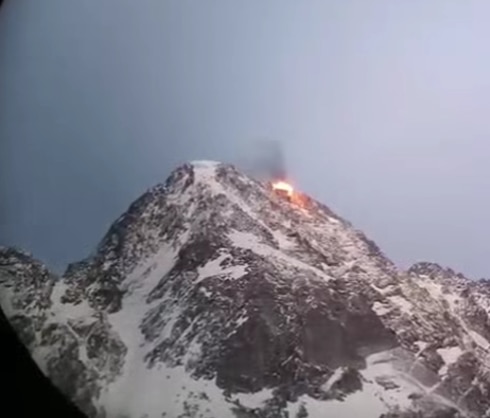 Un frame del video condiviso su FB dal Rifugio Garibaldi all'Adamello
