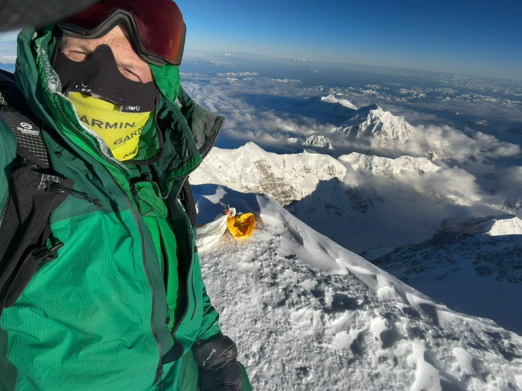 Simone Moro in vetta al Denali. Foto Simone Moro