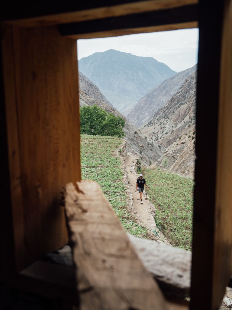 Avvicinamento verso campo base. Foto Instagram Andrzej Bargiel