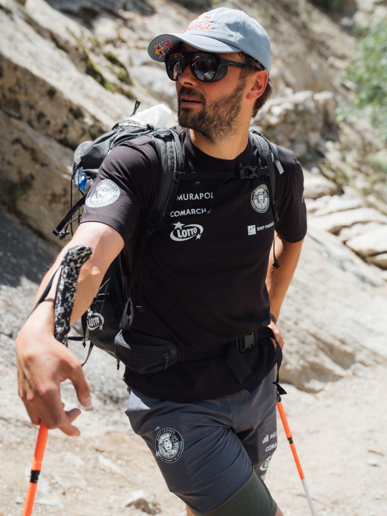 Avvicinamento verso campo base. Foto Instagram Andrzej Bargiel