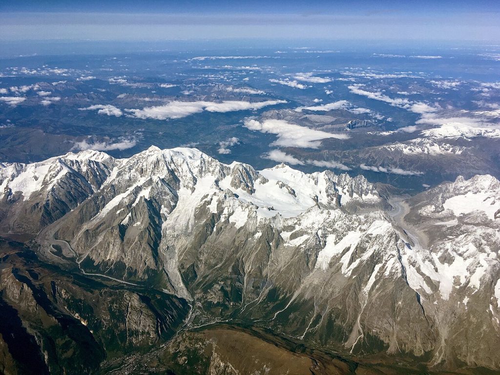 Foto aerea del massiccio del Monte Bianco - Foto kallerna - Opera propria - Wikimedia Commons, CC BY-SA 4.0