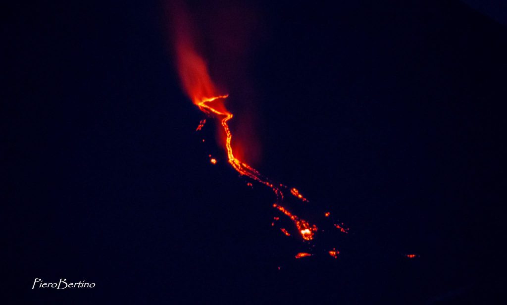 Etna, la nuova colata lavica a 3.000 m - Foto Piero Bertinoalle del Bove - Foto Piero Bertino