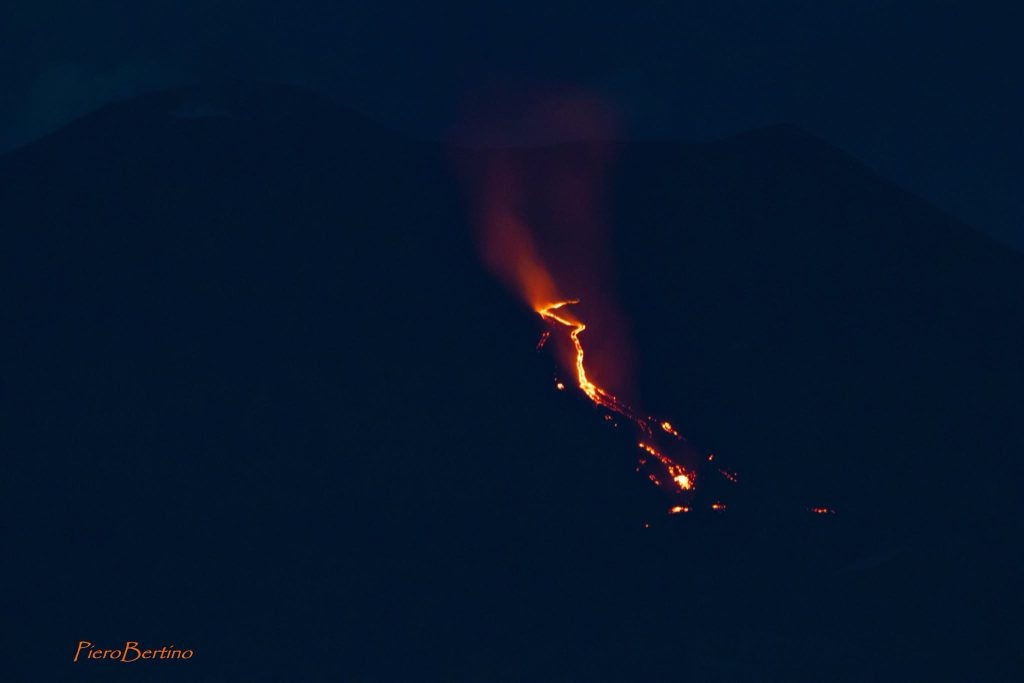 Etna, la nuova colata lavica a 3.000 m - Foto Piero Bertinoalle del Bove - Foto Piero Bertino