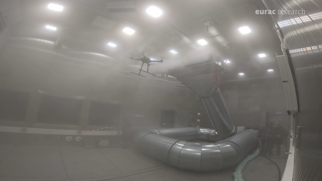 Drone testato nel TerraXCube di Eurac Research. Fotogramma dal video di presentazione