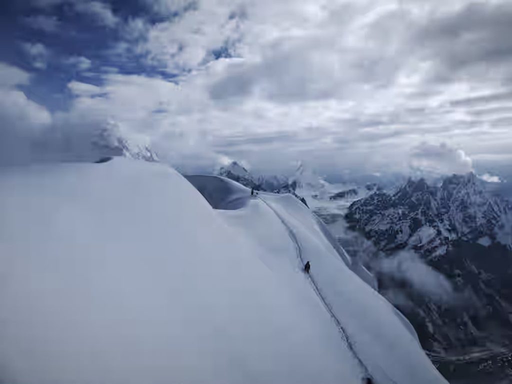 In salita sul K7. Foto archivio Della Bordella/Grasso/Ducoli/Mauri