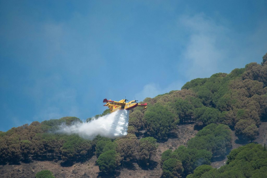 Canadair - Foto di Antonio Vivace su Unsplash