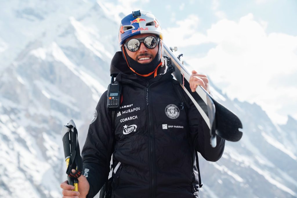 Andrzej Bargiel al rientro dalla discesa. Foto RedBull/Bartek Pawlikowski